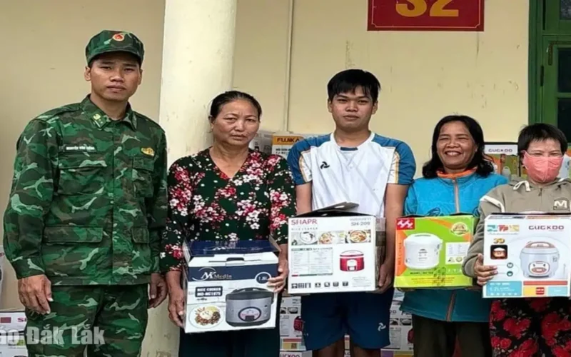 تبرع أجهزة طهي الأرز يساهم في تخفيف معاناة ضحايا فيضانات شوان داي